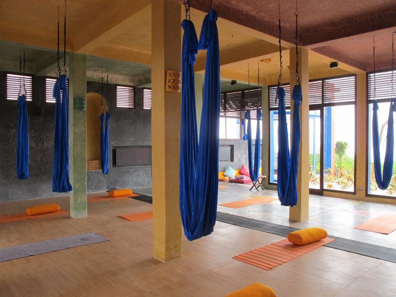 cours-yoga-aerien-retraite-maroc-airyoga-massage-spa-ksarmassa-meditation-juillet-2019-hamac