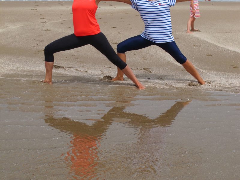 cours-yoga-aerien-retraite-maroc-airyoga-massage-spa-ksarmassa-meditation-juillet-2019-bienfait-parents-enfants-sud-maroc