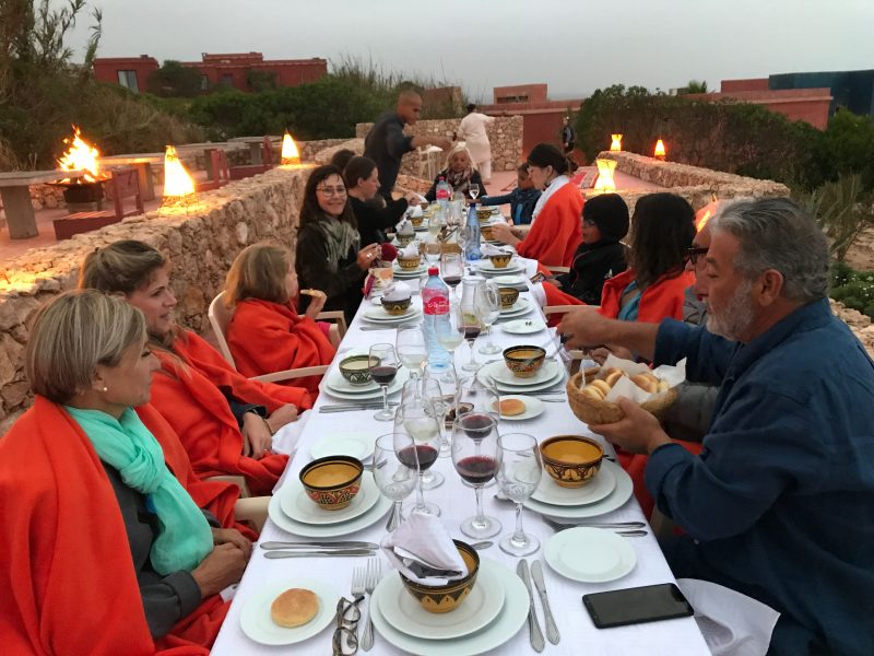 cours-yoga-aerien-retraite-maroc-airyoga-massage-spa-ksarmassa-meditation-juillet-2019-bienfait-parents-enfants-sud-maroc