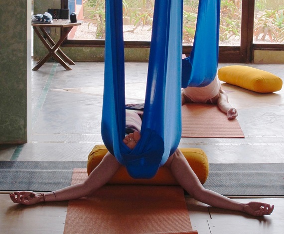 cours-yoga-aerien-retraite-maroc-airyoga-massage-spa-ksarmassa-meditation-asana-yoga-hamac-bienfait-chakra-retraite-agadir-maroc-casablanca